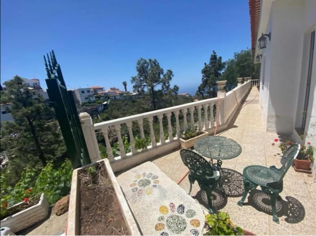 CASA RURAL DOLORES con PISCINA Y VISTAS A LA GOMERA Costa Adeje  España