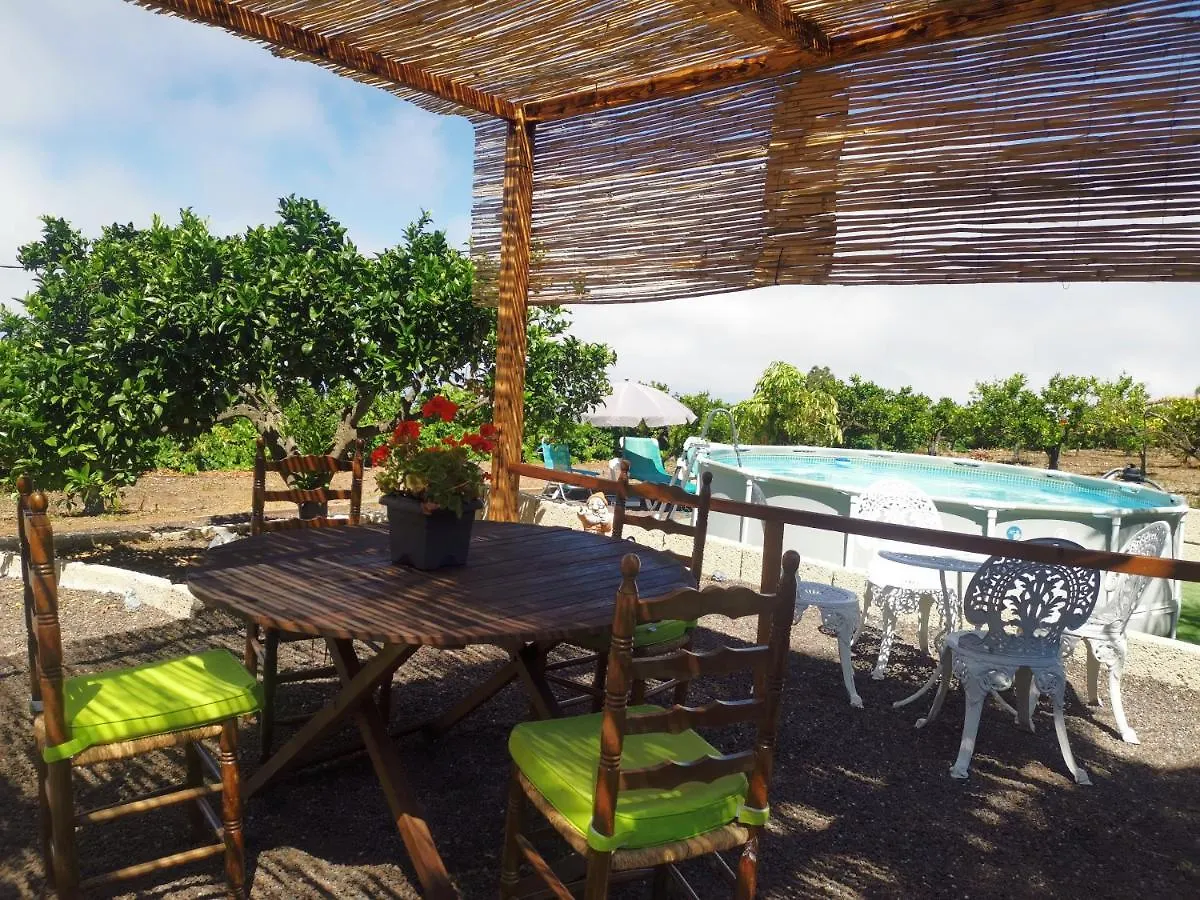 CASA RURAL DOLORES con PISCINA Y VISTAS A LA GOMERA Costa Adeje  Сasa de vacaciones